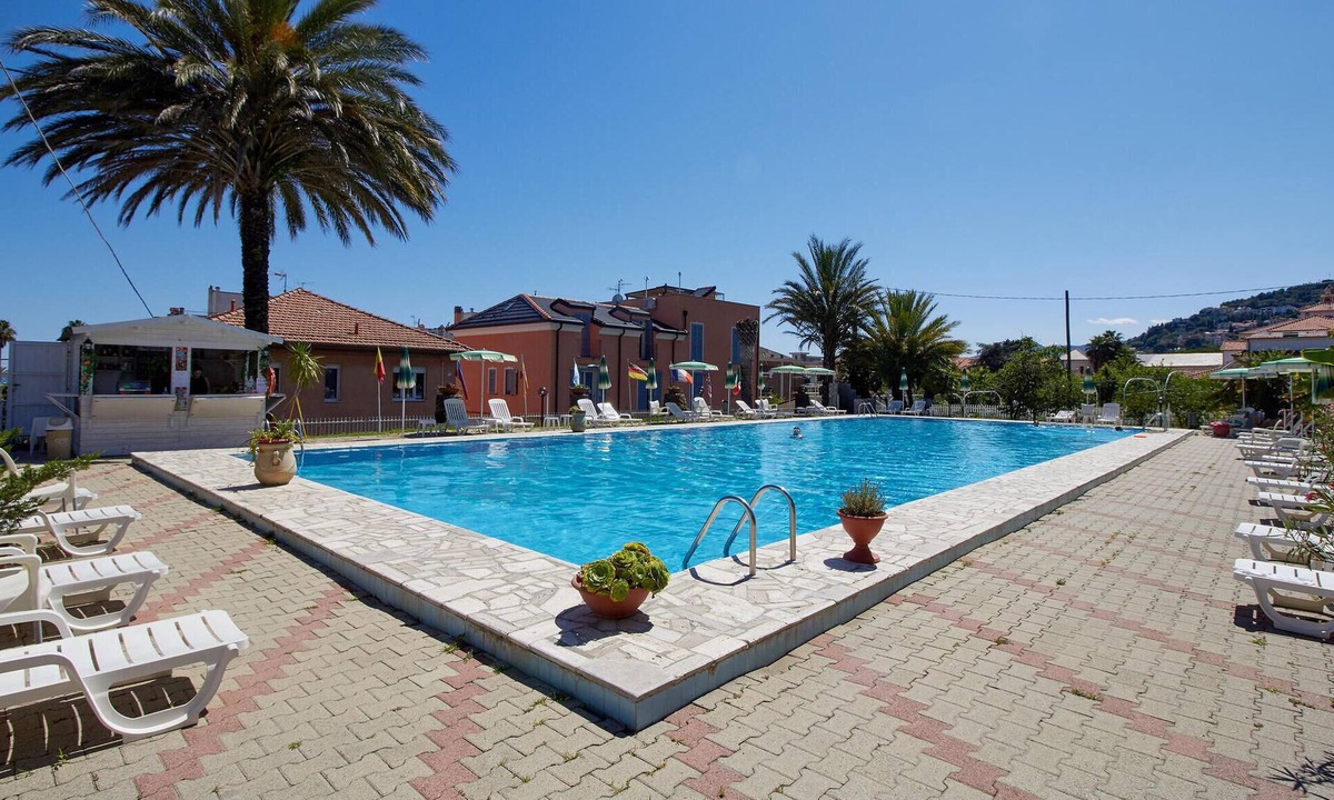 Pietra Ligure Apartment | 1 bedroom beach front apartment in Pietra Ligure -SV-