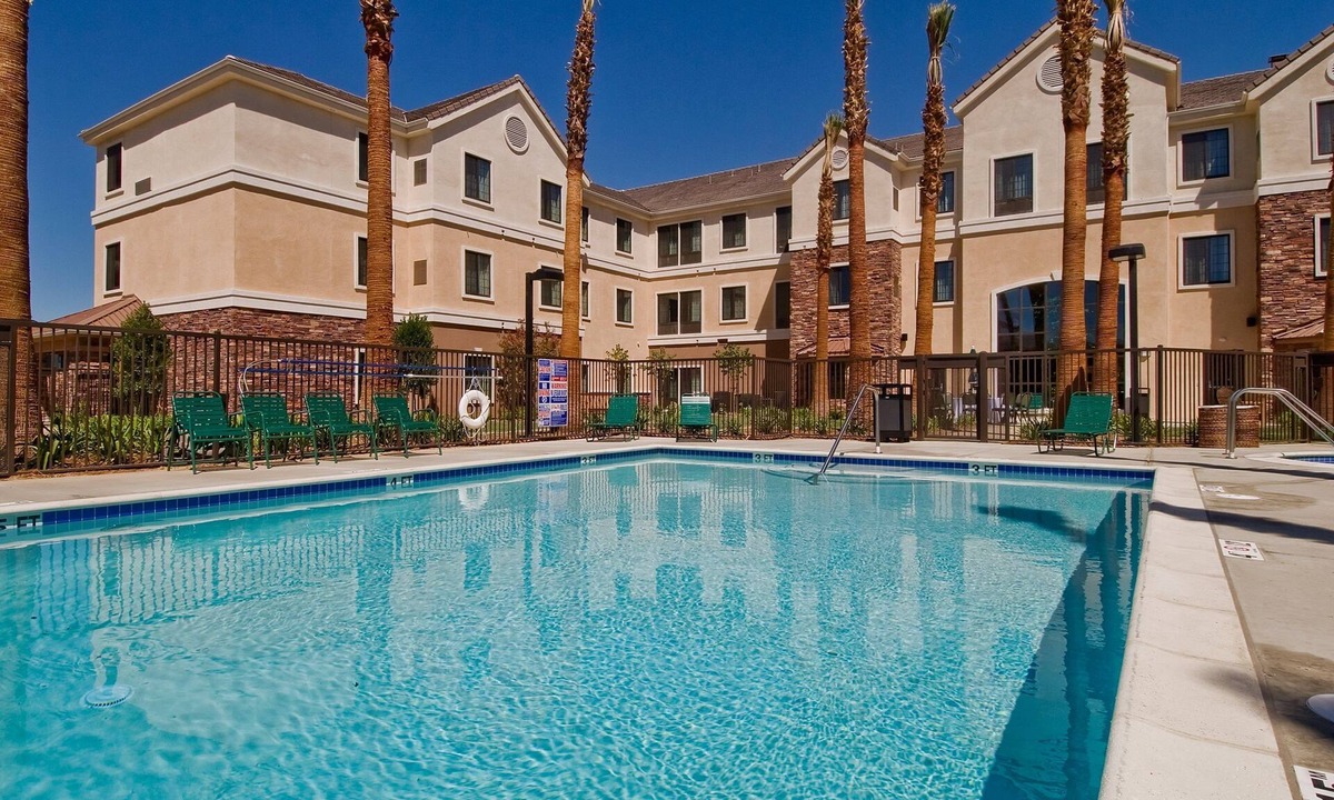 Palmdale Apartment | 1-Bedroom King Suite w/Full Kitchen, Palmdale