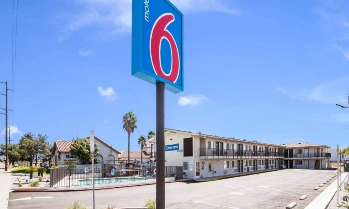 Moreno Valley Apartment | 1 Queen Bed|Smoking,Micfridge