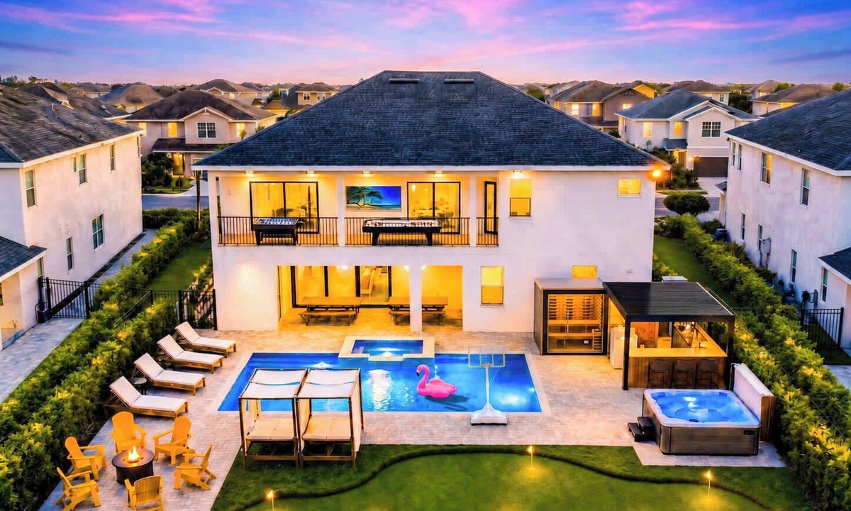West Kissimmee Villa | 11BR Disney Golf Estate | Trackman, Theater, Spa
