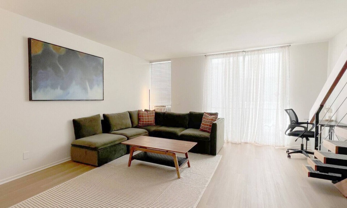 Wilshire Montana Apartment | #14 Sapcious 2BD 2.5 Bath near Montana