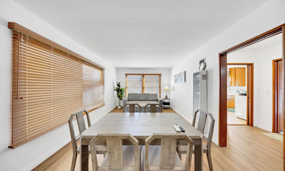 Alhambra Villa | 1417A Cozy 1B1b Downtown Retreat Balcony + Free Parking A