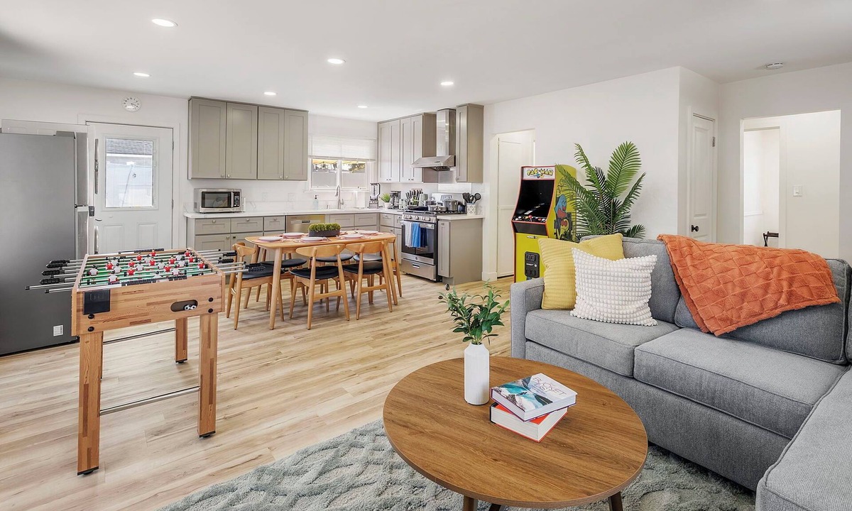 Harbor Gateway South House | 15 mins to LAX, Beach, Sofi