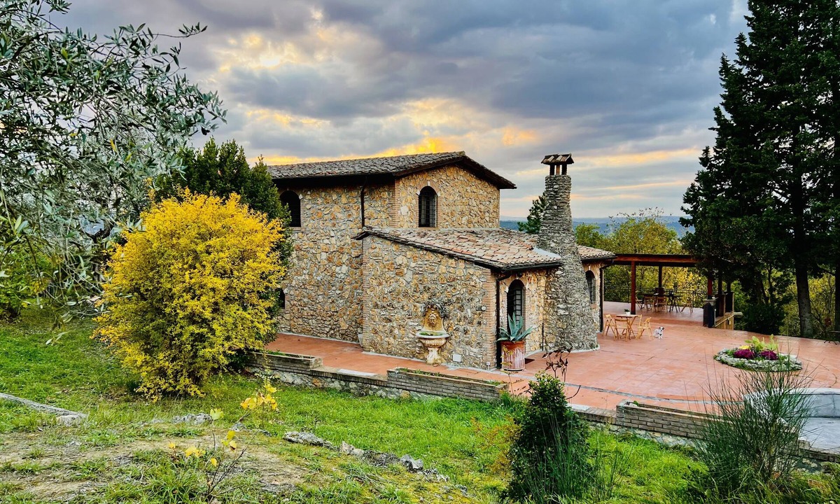 Giove Villa | 1700s stone farmhouse villa + 2 apartments on 10 acres for 10 guests. With pool!