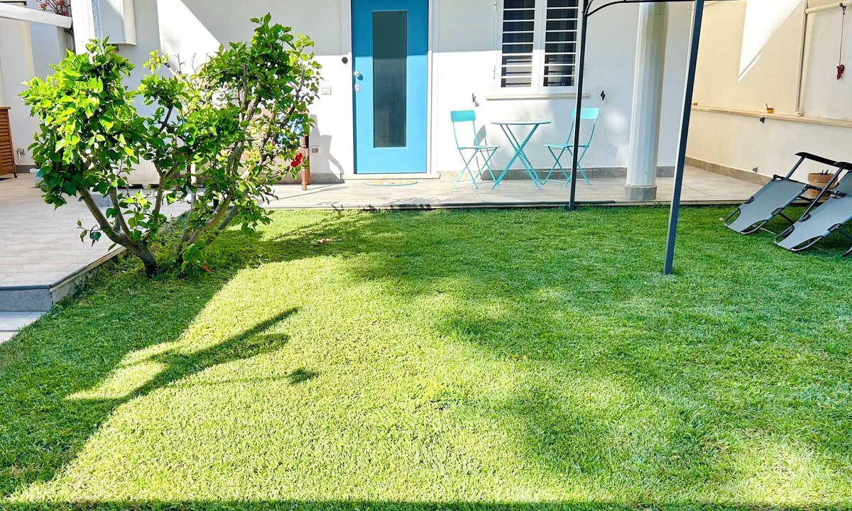 Civitavecchia House | 2-bedroom garden house in Civitavecchia with AC, WiFi. Close to everything !