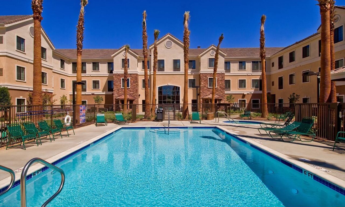 Palmdale Apartment | 2-Bedroom Suite w/Walk-In Shower, Palmdale