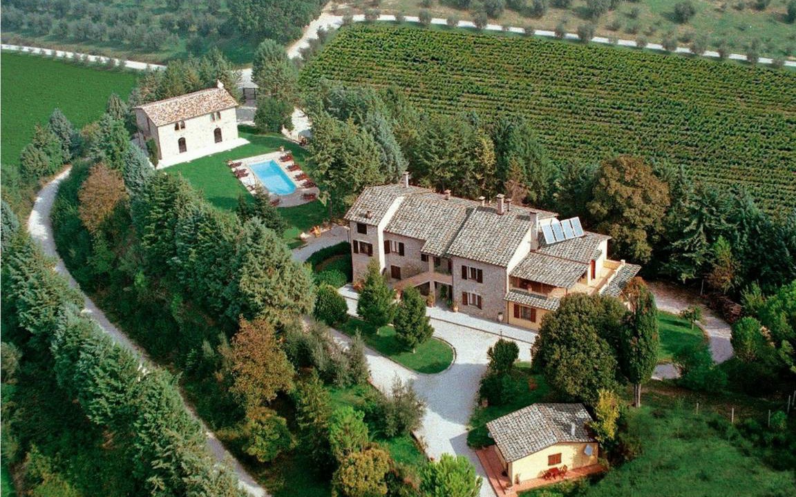 Ramazzano Villa | 200 m² Villa ∙ 5 bedrooms ∙ 18 guests