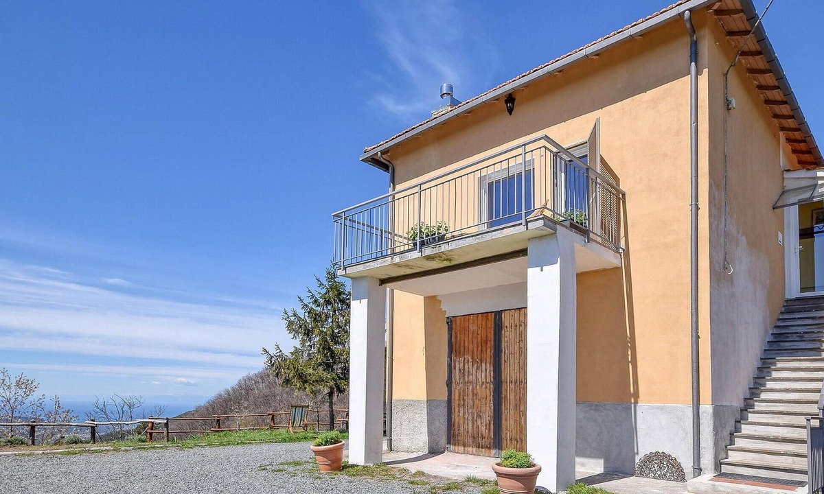 Castiglione Chiavarese House | 3 bedroom amazing home in Castiglione Chiavarese