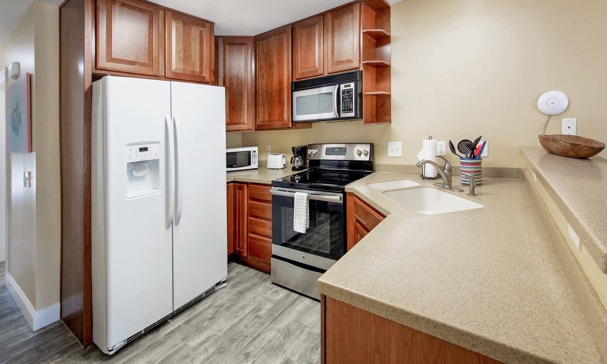 Layton House | 3 BEDROOM 3 BATHROOM ISLAND TOWN HOME (ENTIRE HOME)
