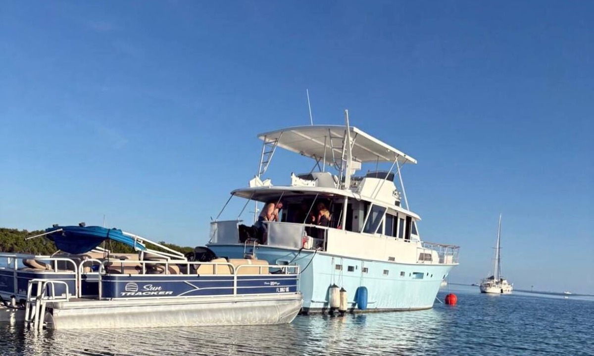 Midtown House | 3-bedroom house boat in tranquil Key West with AC