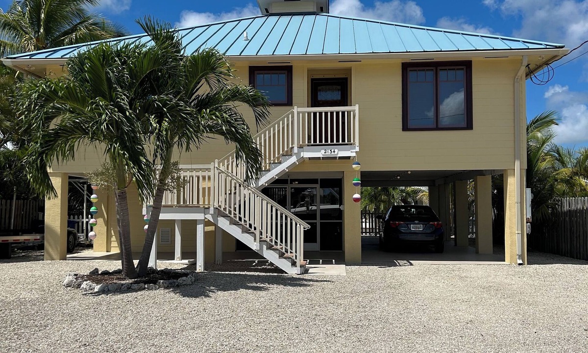 Doctor's Arm House | 3-bedroom waterfront. Cable-WiFi, AC, Hot tub, Dock. Book for Winter 2026-27 !
