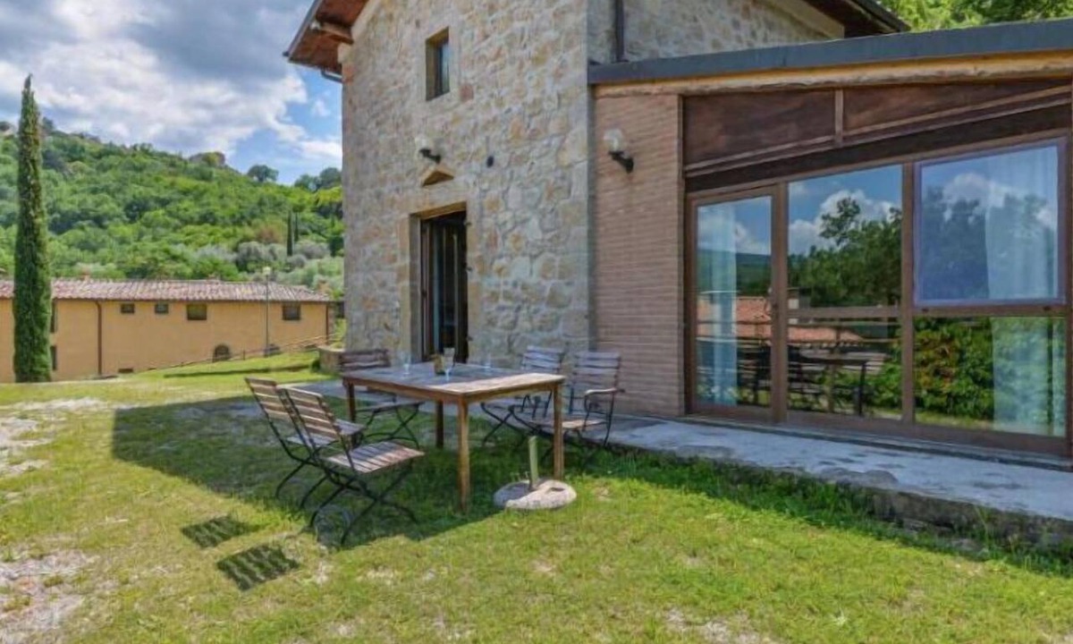 Castel del Piano House | 3 Charming Private Homes with a Pool, BBQ, Wi-Fi, and Free Parking