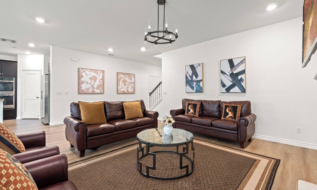 Ontario Villa | 3000ft Airport ConferenceCenter/3 TVS/5BR/3BA
