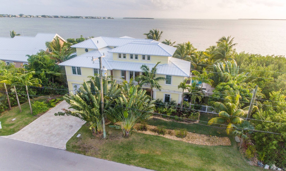 Cutthroat Harbor Estates House | 4 Bedroom 3.5 Bath Luxury Estate On Cudjoe Key