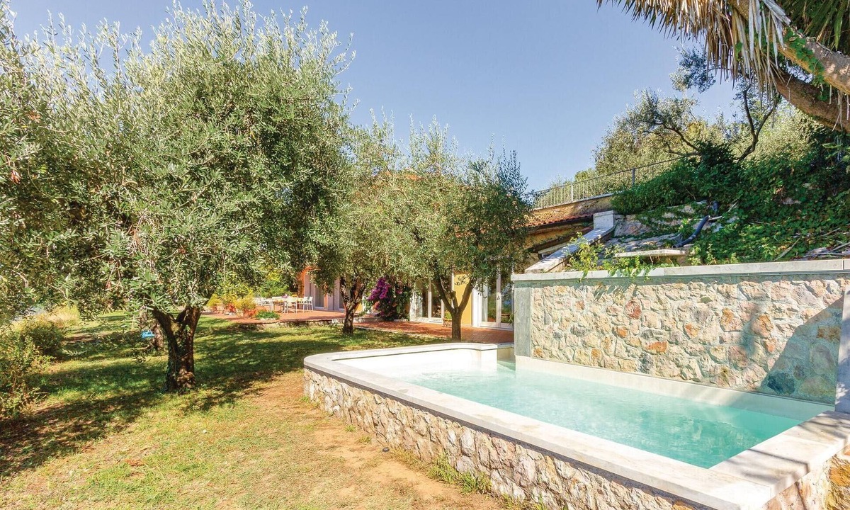Carrara House | 4 bedroom awesome home in Carrara -MS-