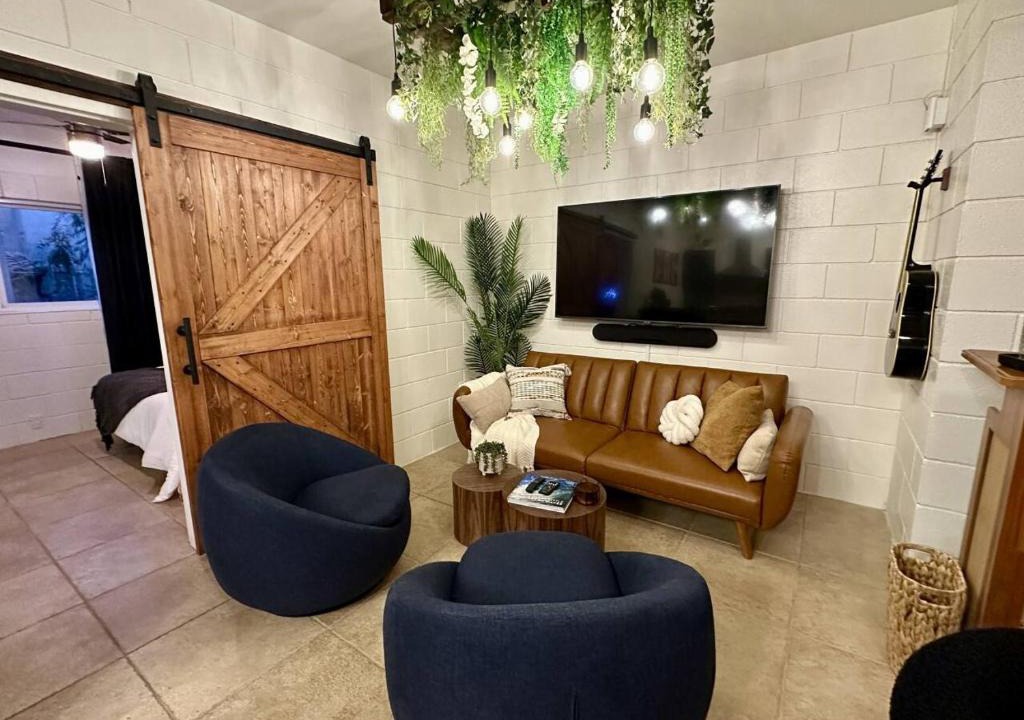 The Strand Apartment | 4 Min Walk to Beach and Restaurants