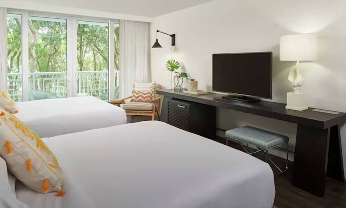Rock Harbor Resort | 4 Relaxed Island Stay w/2 Queen Beds