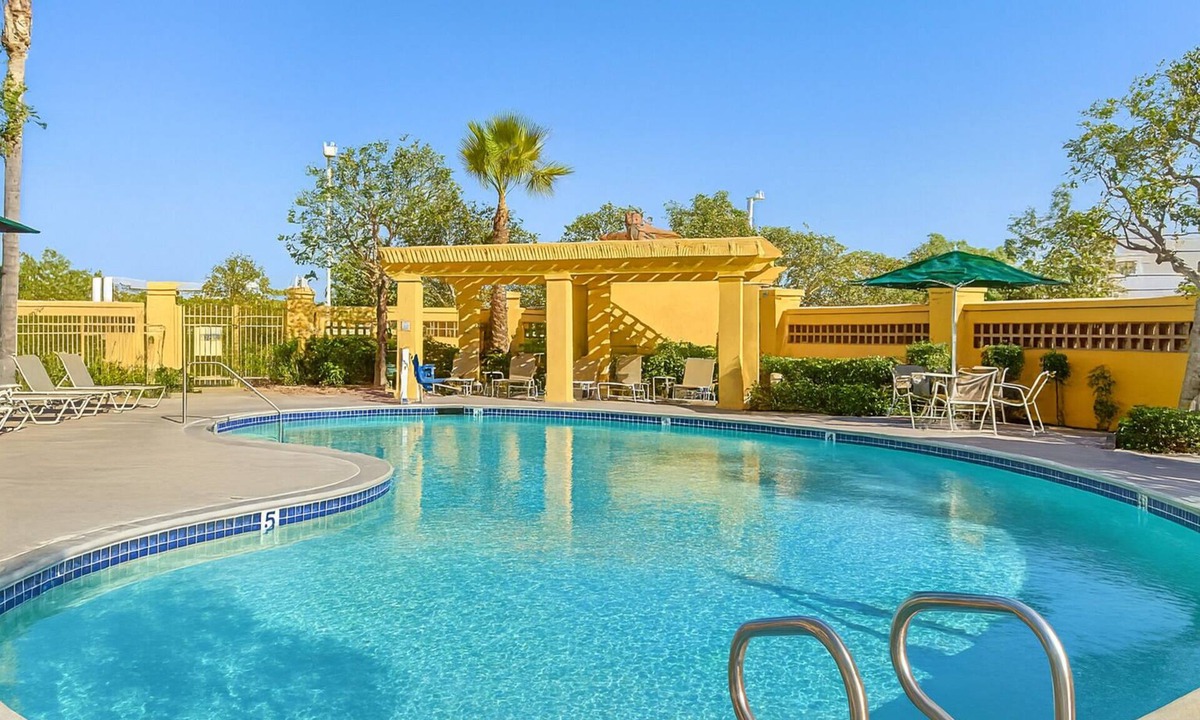 Guasti Hotel | 4 x 2 Double Beds Room at La Quinta Inn & Suites by Wyndham Ontario Airport