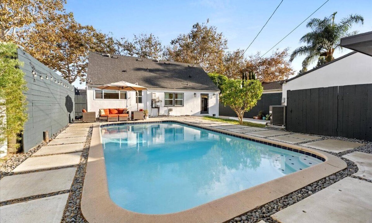 Crenshaw House | 4BR | Pool & Workspace | Lemon Tree