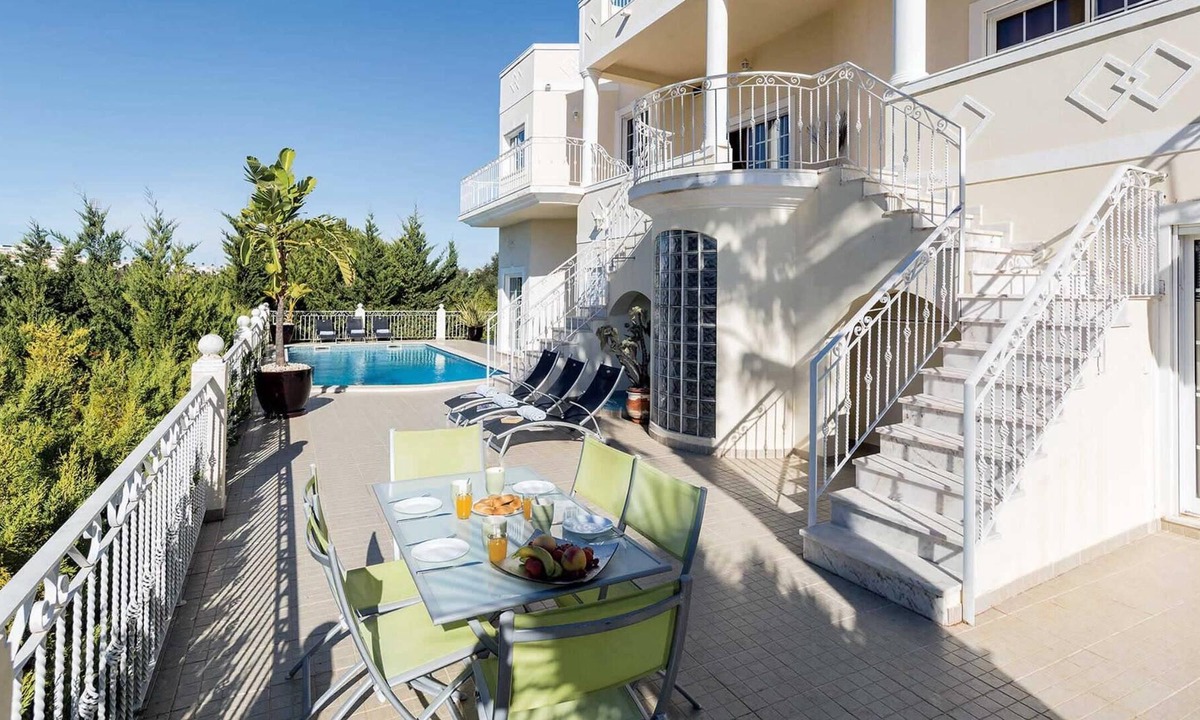 Correeira Villa | 5 bed signature villa with outstanding sea views