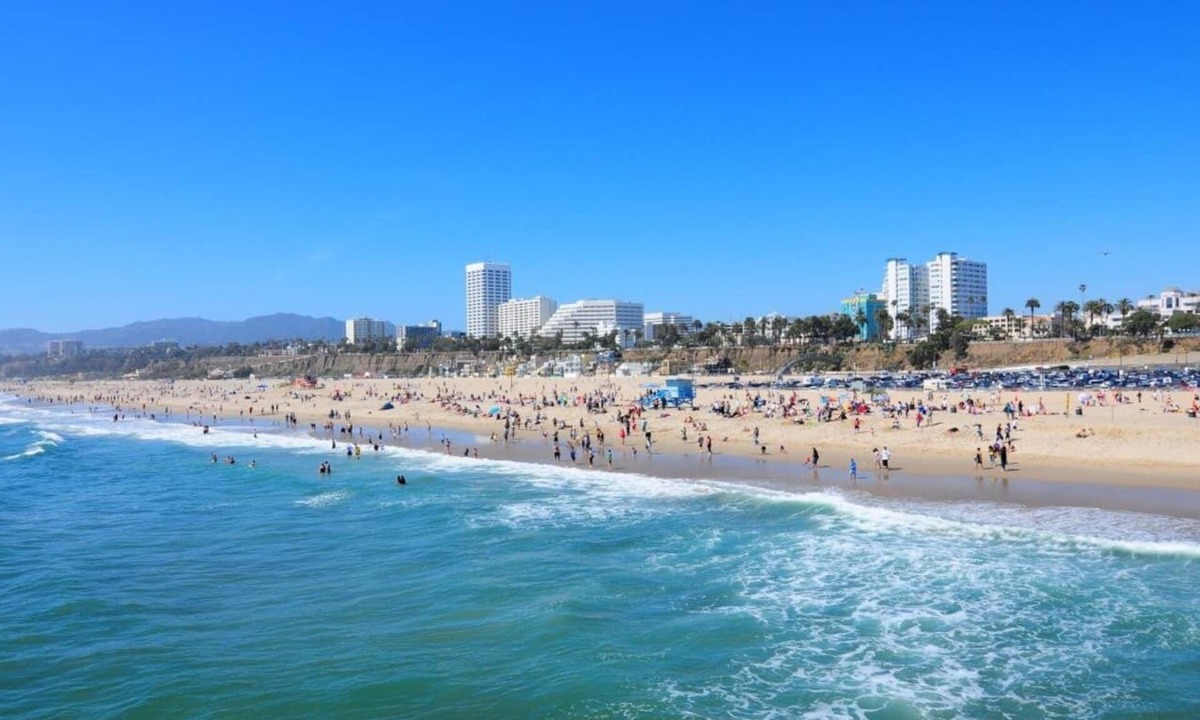 Pico - Robertson Apartment | 5 minutes to Rodeo Drive! Guest suite in safe residential neighborhood. A+