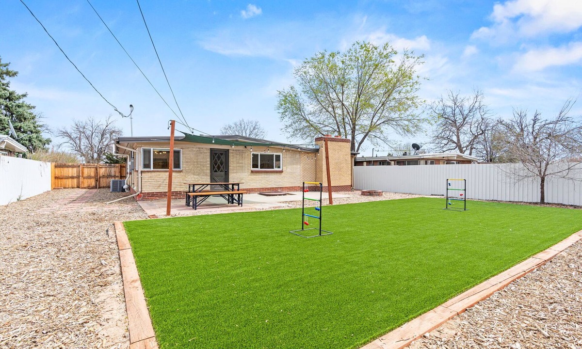 Ruby Hill House | 5Bed/2Bath, 2 Kitchens, 2 Living Rooms, Home Office, Pet-Friendly, AC