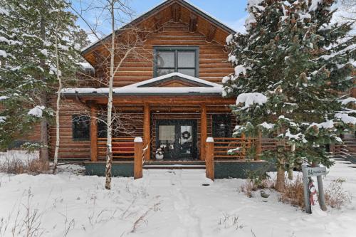 Keystone Villa | 84 Potentilla Lane : 2