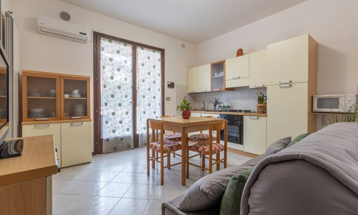 Lido delle Nazioni Villa | A cozy and comfortable 46 square meters villa, perfect for five people, with a private entrance on the ground floor.The property is conveniently located in Lido delle Nazioni: the beach, restaurants, bars, ice cream parlors, and a supermarket are just a