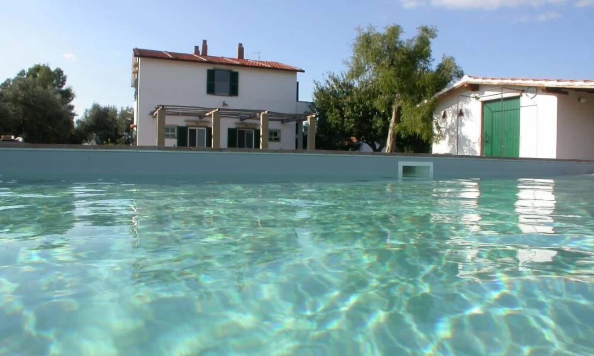 Tuscania House | A farm house, situated on a hillock of the Maremma in the Latium
