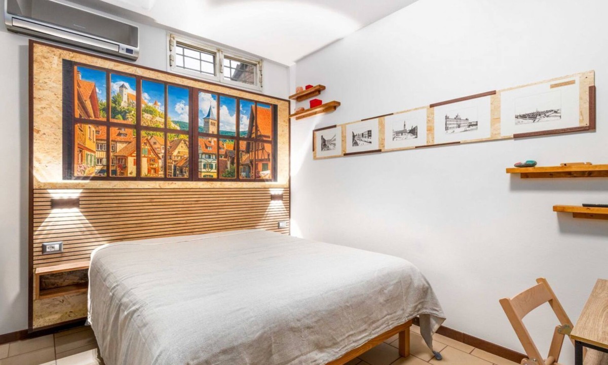 Old Town Apartment | A practical 40 square meters studio apartment, perfect for three people, located on the fourth floor of a building without an elevator.The property is located in a centrally located area (limited traffic zone) of Modena, allowing our guests to explore th