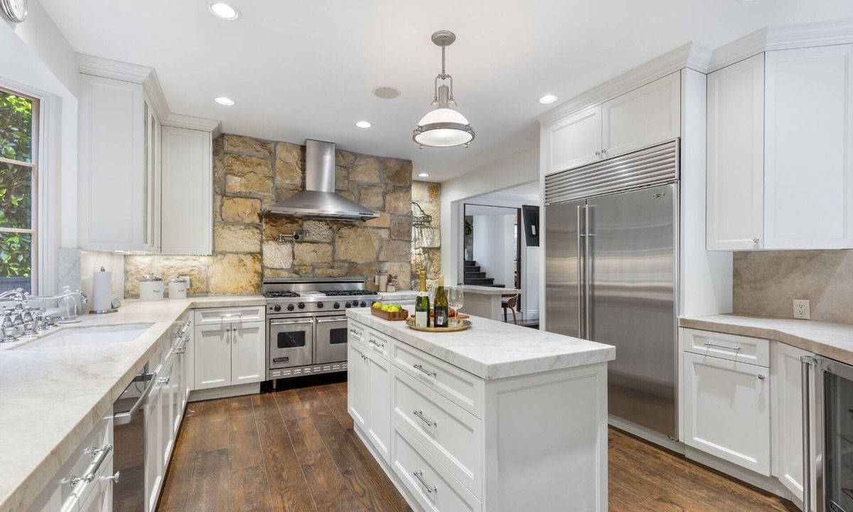 Beverly Hills Villa | Abington - Elegant Mediterranean Estate with Private Outdoor Oasis