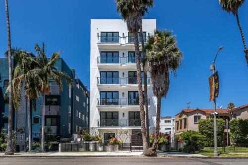 Beverly Grove Apartment | Abrakadabra The Architect's Ultra Luxury Residence
