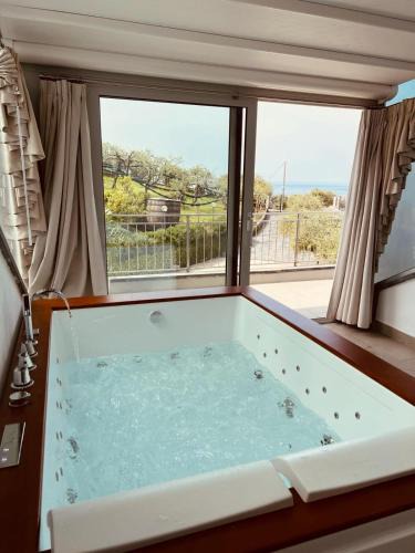 Rezza House | Agri Suite with jacuzzi - La Bilaia