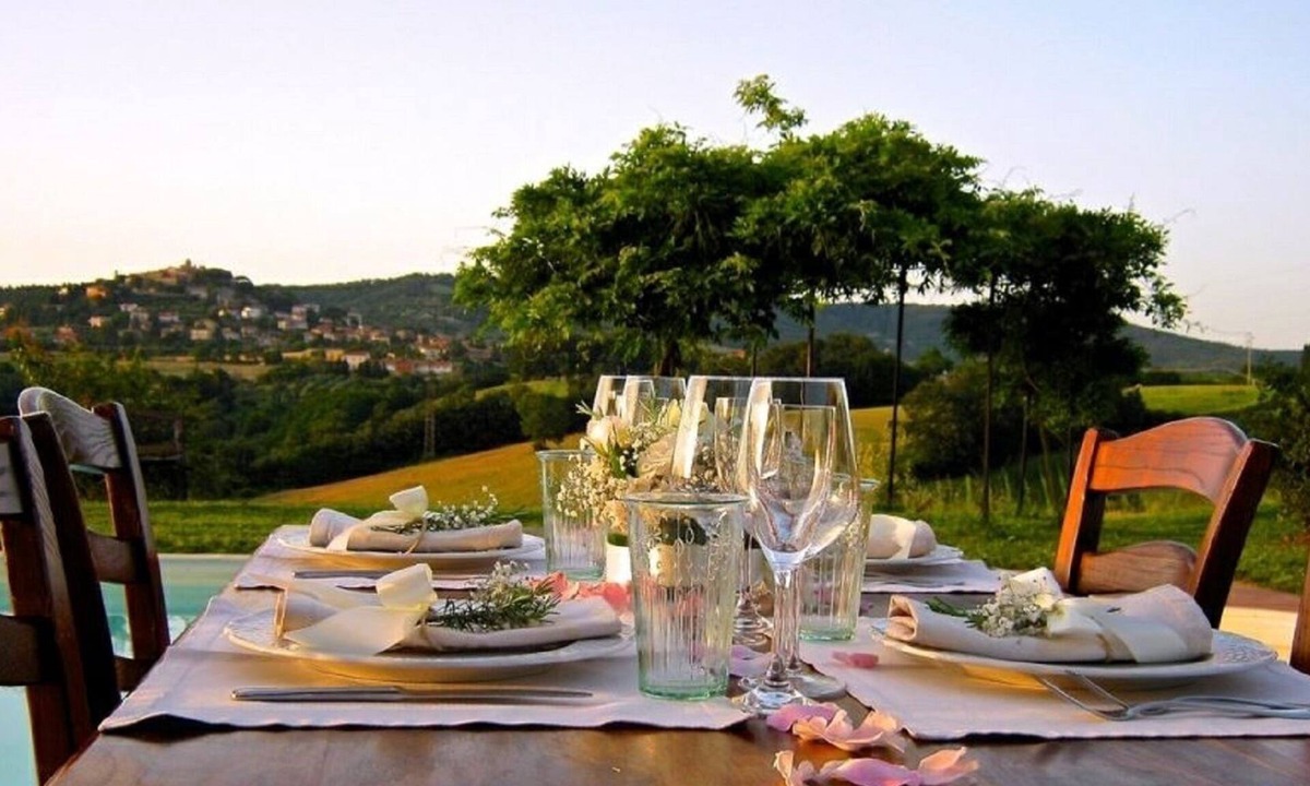 Montegabbione House | AGRITURISMO GATTO GIALLO: ROSE SUITE
