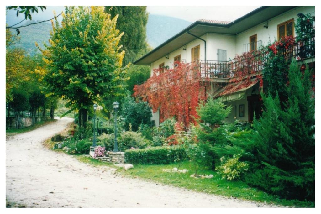 Rivodutri Hotel | Albergo-Ristorante"Parco alle Noci"tra la Cascata delle Marmore,Labro e valle Santa di S Francesco