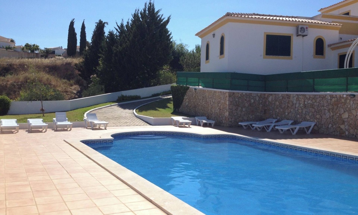 Albufeira Villa | Albufeira holiday villa with large sun terrace shared pool and quiet location,