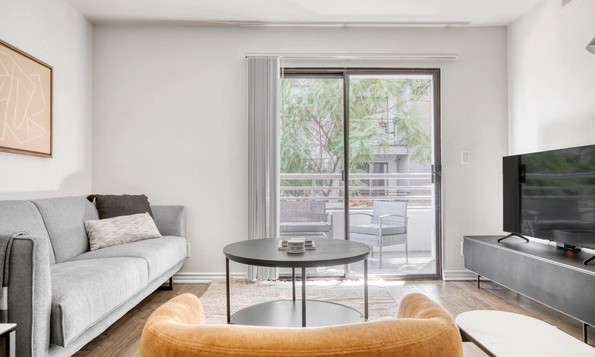 Studio City Apartment | Amazing Studio City 2BR w/Pool, Gym & W/D, nr Olive Ave, by Blueground