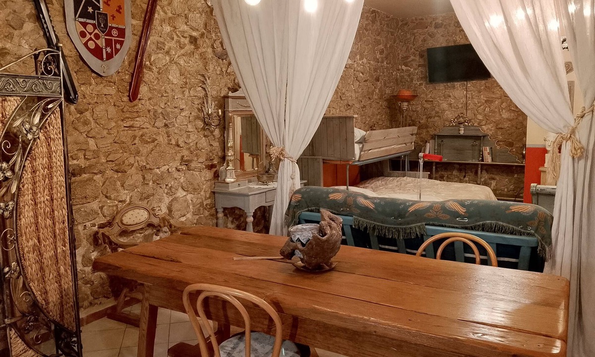 Stroncone Apartment | Antic Holm Oak Orange