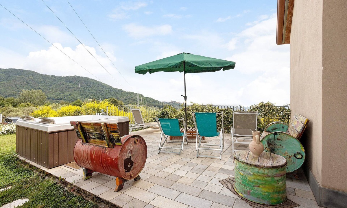 Fosdinovo Apartment | Apartment 'A Fosdinovo' with Mountain View, Wi-Fi and Air Conditioning