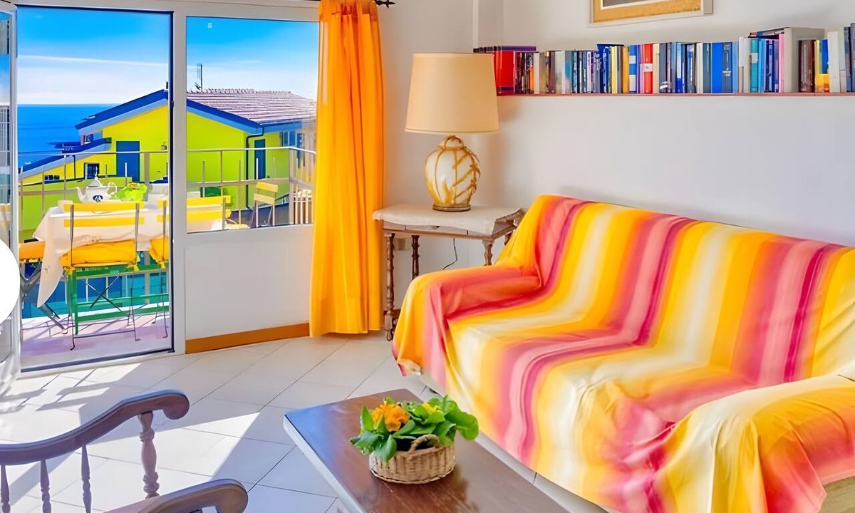 Poggi Apartment | Apartment 'Aurora' with Sea View, Shared Pool and Wi-Fi