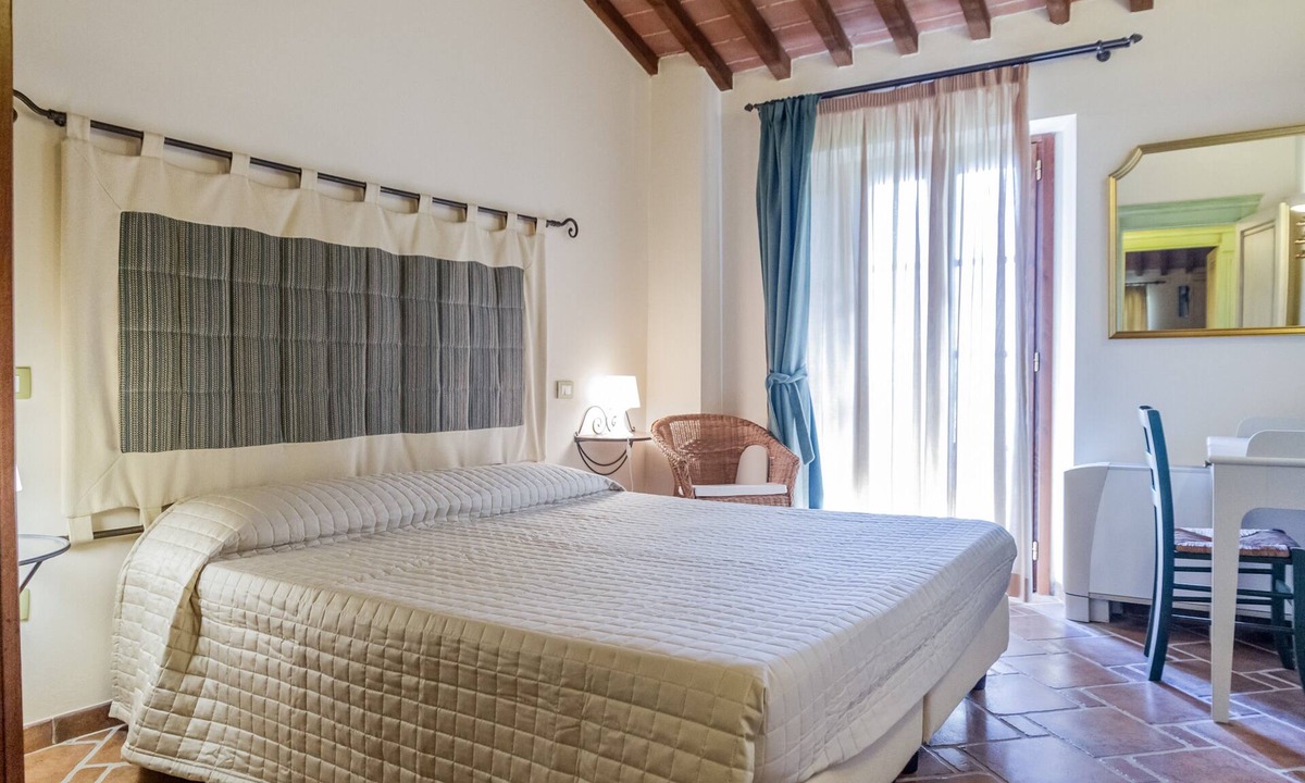 Campiglia Marittima Apartment | Apartment 'Borgo La Contessa - Guido' with Shared Pool, Wi-Fi and Air Conditioning