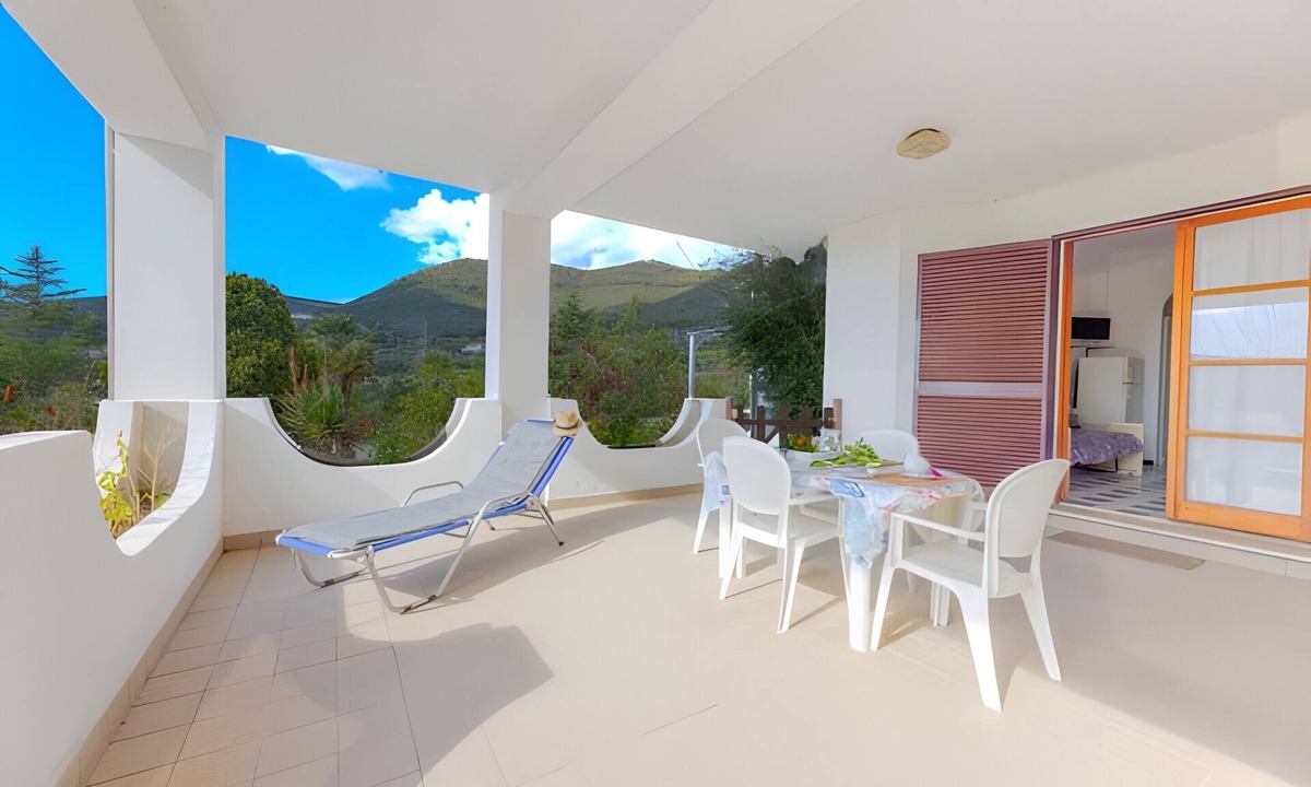 Lacona Apartment | Apartment 'Bilo Nr 14' with Mountain View, Private Terrace and Shared Garden