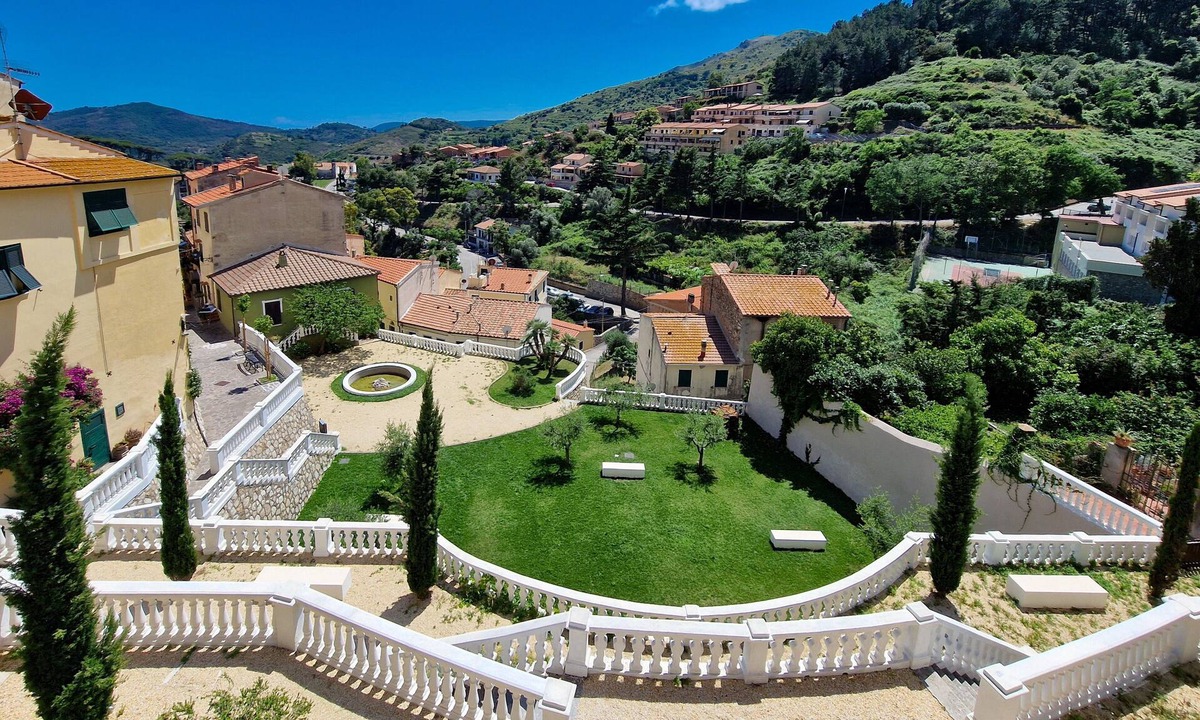Rio nell'Elba Apartment | Apartment 'Bilo Terrazza Rio Elba' with Mountain View, Balcony and Air Conditioning