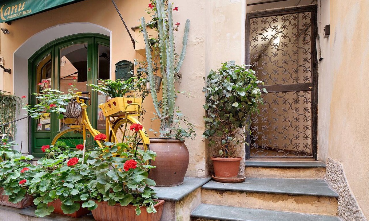 Bordighera Apartment | Apartment 'Casa Elena' with Wi-Fi and Air Conditioning