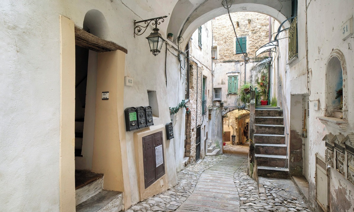 Vallebona Apartment | Apartment 'Casa Gianni' with Wi-Fi and Air Conditioning