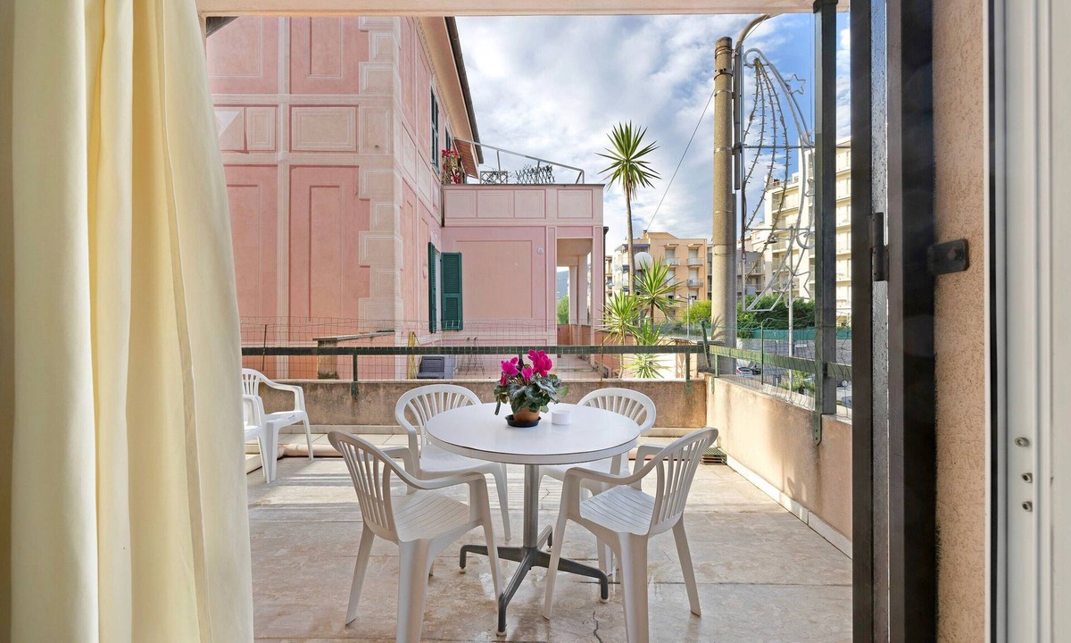 Loano Apartment | Apartment 'Casa Rosa' with Private Terrace and Wi-Fi