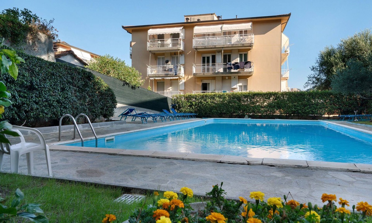 Arenzano Apartment | Apartment 'Casa Sole e Mare' with Shared Pool and Private Garden