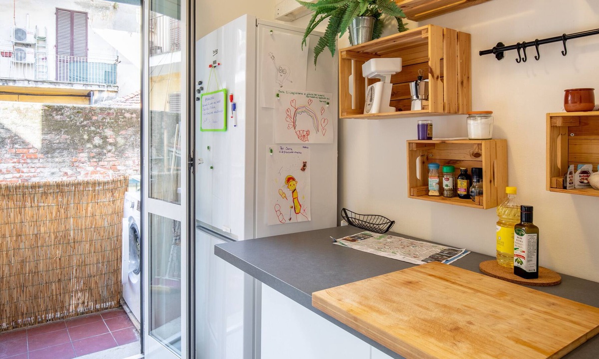 Carrara Apartment | Apartment 'Casa Vacanza In Centro A Carrara' with Balcony and Wi-Fi
