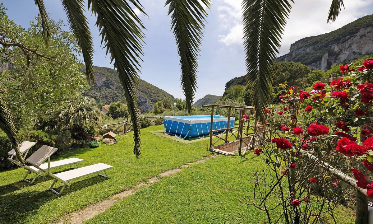 Orco Feglino Apartment | Apartment "Casa Virginia - Corbezzolo" with Shared Pool & Wi-Fi