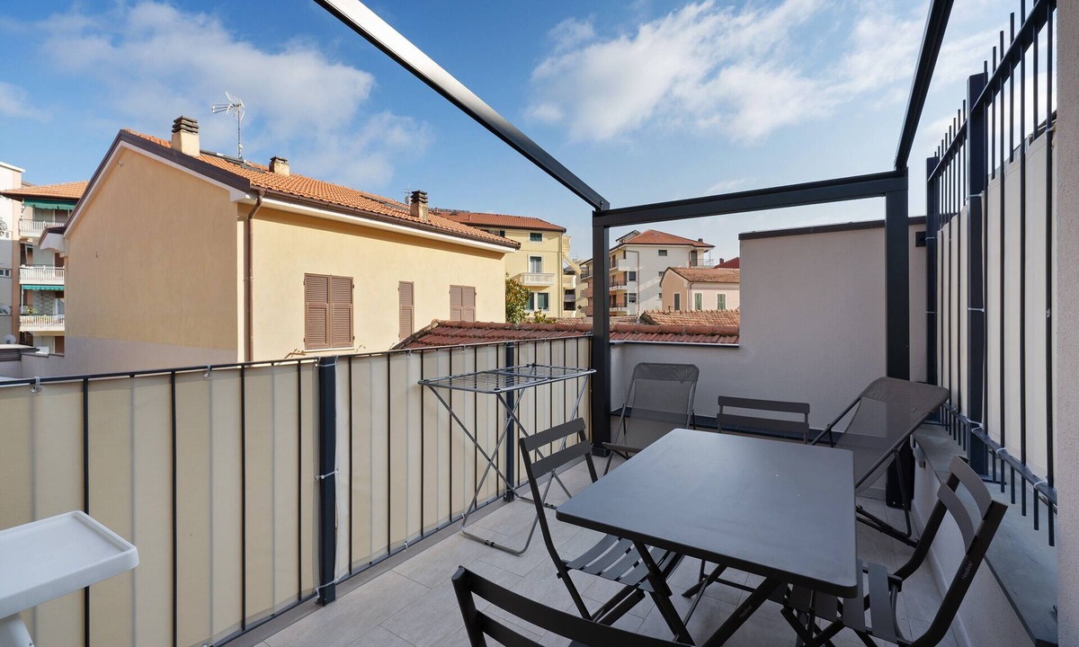 Sestri Levante Apartment | Apartment 'Cinema Boutique' with Balcony, Wi-Fi and Air Conditioning
